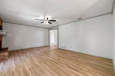 704 Brookwood Circle, Taylor, TX 76574 - Photo 9
