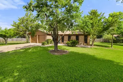 704 Brookwood Circle, Taylor, TX 76574 - Photo 5