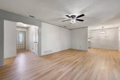 704 Brookwood Circle, Taylor, TX 76574 - Photo 7