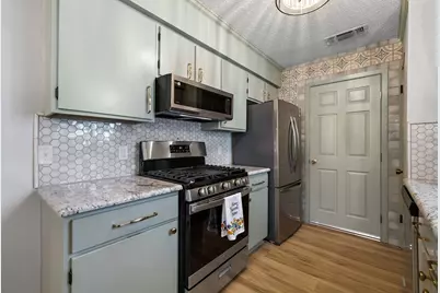 704 Brookwood Circle, Taylor, TX 76574 - Photo 13
