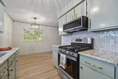 704 Brookwood Circle, Taylor, TX 76574 - Photo 11