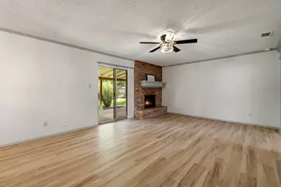 704 Brookwood Circle, Taylor, TX 76574 - Photo 9