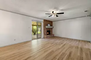 704 Brookwood Cir, Taylor, TX 76574 - Photo 9