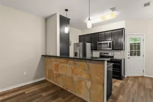 2009 S 10th St, Waco, TX 76706 - Photo 9