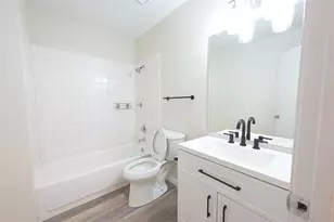 916 Crockett St, Lockhart, TX 78644 - Photo 5