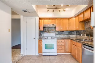 1600 Pine Knoll Dr, Austin, TX 78758 - Photo 15