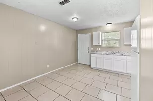 1611 Jones St, Taylor, TX 76574 - Photo 9