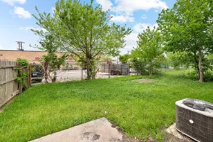 1611 Jones St, Taylor, TX 76574 - Photo 17