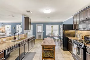 7233 Crestone Rd, Austin, TX 78744 - Photo 7