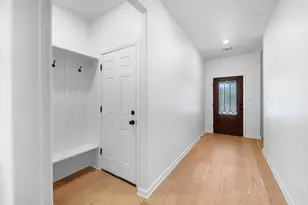 429 S Williamson St, Giddings, TX 78942 - Photo 5