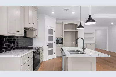 429 S Williamson Street, Giddings, TX 78942 - Photo 11