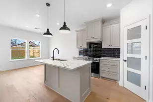 429 S Williamson St, Giddings, TX 78942 - Photo 7