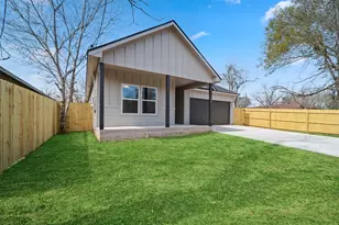 429 S Williamson St, Giddings, TX 78942 - Photo 3