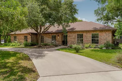 400 Hackberry Street, Lockhart, TX 78644 - Photo 3