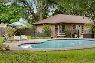 400 Hackberry St, Lockhart, TX 78644 - Photo 1