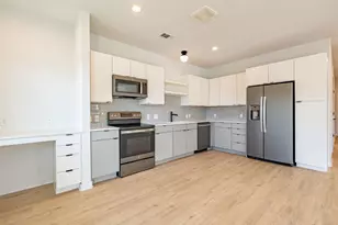 100 W Mockingbird Ln, Austin, TX 78745 - Photo 5