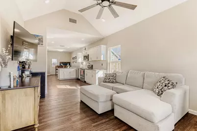 226 Spruce Avenue, Luling, TX 78648 - Photo 5