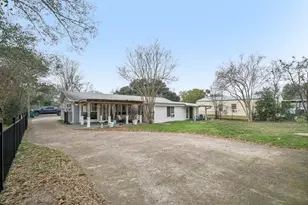 902 Turney St, Smithville, TX 78957 - Photo 29
