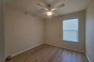104 E Eggleston St, Manor, TX 78653 - Photo 9