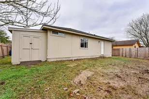 3000 Meadow Ln, Taylor, TX 76574 - Photo 17