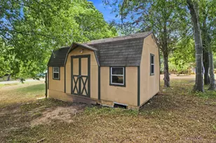 1303 Lovers Ln, Bastrop, TX 78602 - Photo 27