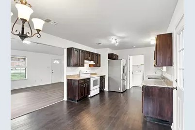 1303 Lovers Lane, Bastrop, TX 78602 - Photo 11