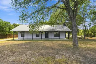 1303 Lovers Ln, Bastrop, TX 78602 - Photo 1