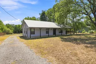 1303 Lovers Ln, Bastrop, TX 78602 - Photo 5
