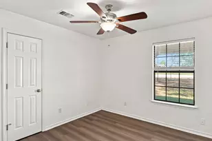 1303 Lovers Ln, Bastrop, TX 78602 - Photo 15
