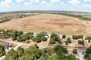 1303 Lovers Ln, Bastrop, TX 78602 - Photo 31