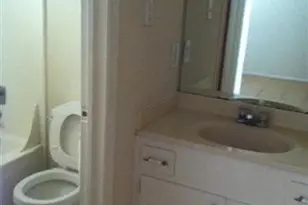 621 W 37th St, Austin, TX 78705 - Photo 7