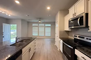 605 W South St, Leander, TX 78641 - Photo 5