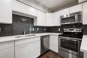 935 La Posada Dr, Austin, TX 78752 - Photo 9