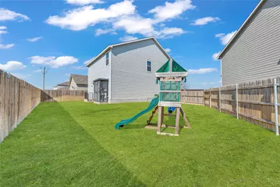 752 Circle Way #35H, Jarrell, TX 76537 - Photo 5