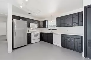 2712 St Edwards Cir, Austin, TX 78704 - Photo 9