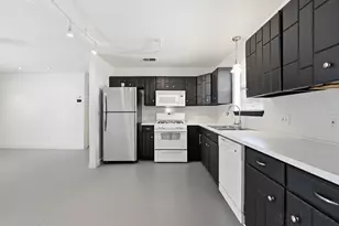 2712 St Edwards Cir, Austin, TX 78704 - Photo 11