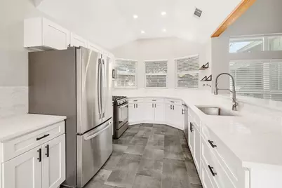 2207 Raintree Path, Round Rock, TX 78664 - Photo 11