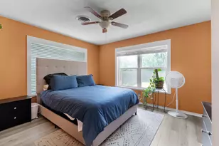 209 E Live Oak St, Burnet, TX 78611 - Photo 19