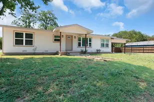 209 E Live Oak St, Burnet, TX 78611 - Photo 5