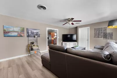 209 E Live Oak Street, Burnet, TX 78611 - Photo 7