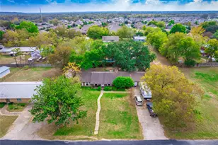 112 Hasler St, Bastrop, TX 78602 - Photo 3