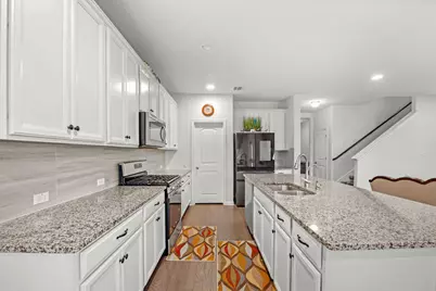 808 S San Marcos Street, Manor, TX 78653 - Photo 9