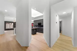 2527 Crenshaw Dr, Round Rock, TX 78664 - Photo 11