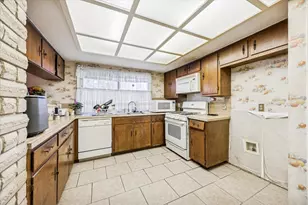 5600 E Martin Luther King Jr Blvd, Austin, TX 78721 - Photo 11