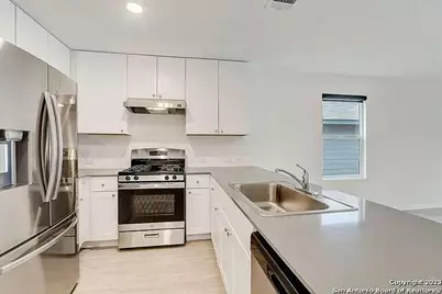 10707 Margarita Loop, San Antonio, TX 78109 - Photo 5