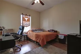 106 E 30th St, Austin, TX 78705 - Photo 5