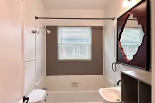 914 E 39th St, Austin, TX 78751 - Photo 13