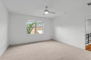 913 Stobaugh St, Austin, TX 78757 - Photo 37