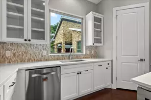 913 Stobaugh St, Austin, TX 78757 - Photo 19