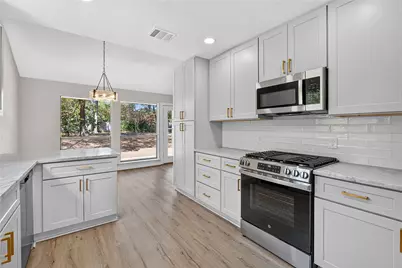 11202 Balcones Woods Cove, Austin, TX 78759 - Photo 3
